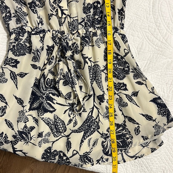 Navy & cream floral blouse - Women’s Medium - EUC - Picture 10 of 12